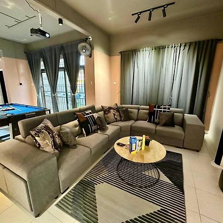 Cozy Holiday Home Karaoke Bbq Bukit Indah Jb Джохор-Бару Екстер'єр фото