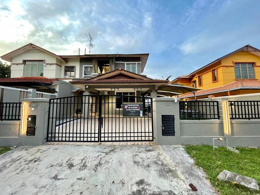Cozy Holiday Home Karaoke Bbq Bukit Indah Jb Джохор-Бару Екстер'єр фото