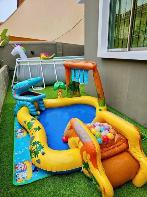 Cozy Holiday Home Karaoke Bbq Bukit Indah Jb Джохор-Бару Екстер'єр фото