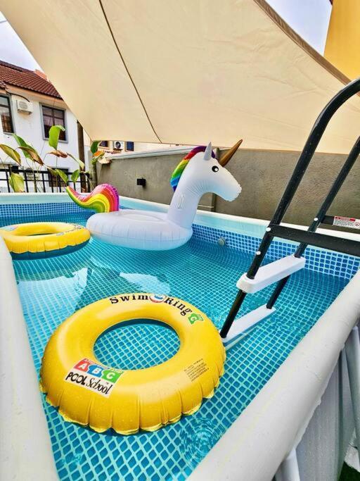 Cozy Holiday Home Karaoke Bbq Bukit Indah Jb Джохор-Бару Екстер'єр фото