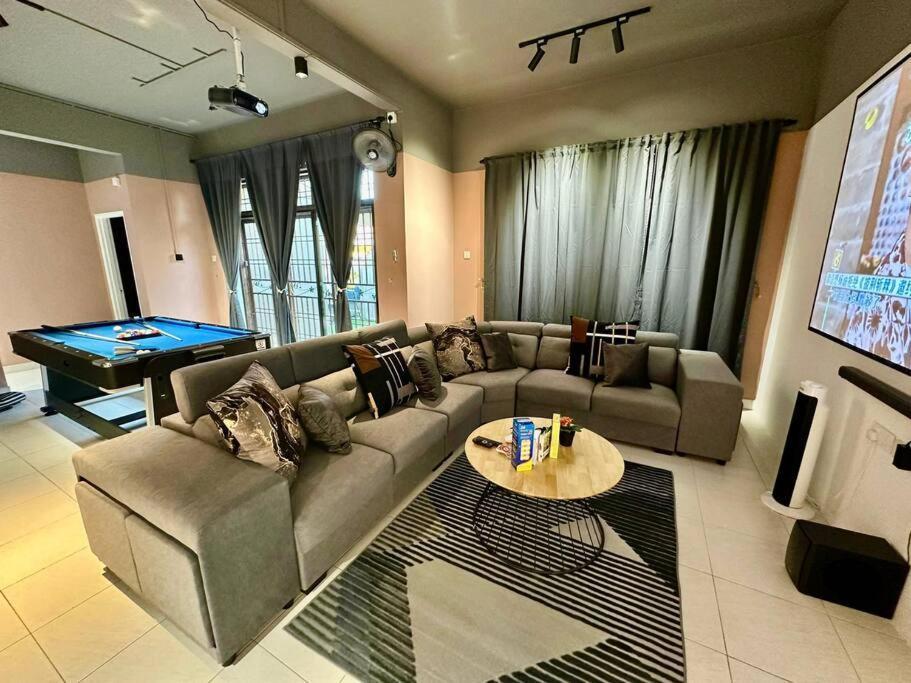 Cozy Holiday Home Karaoke Bbq Bukit Indah Jb Джохор-Бару Екстер'єр фото